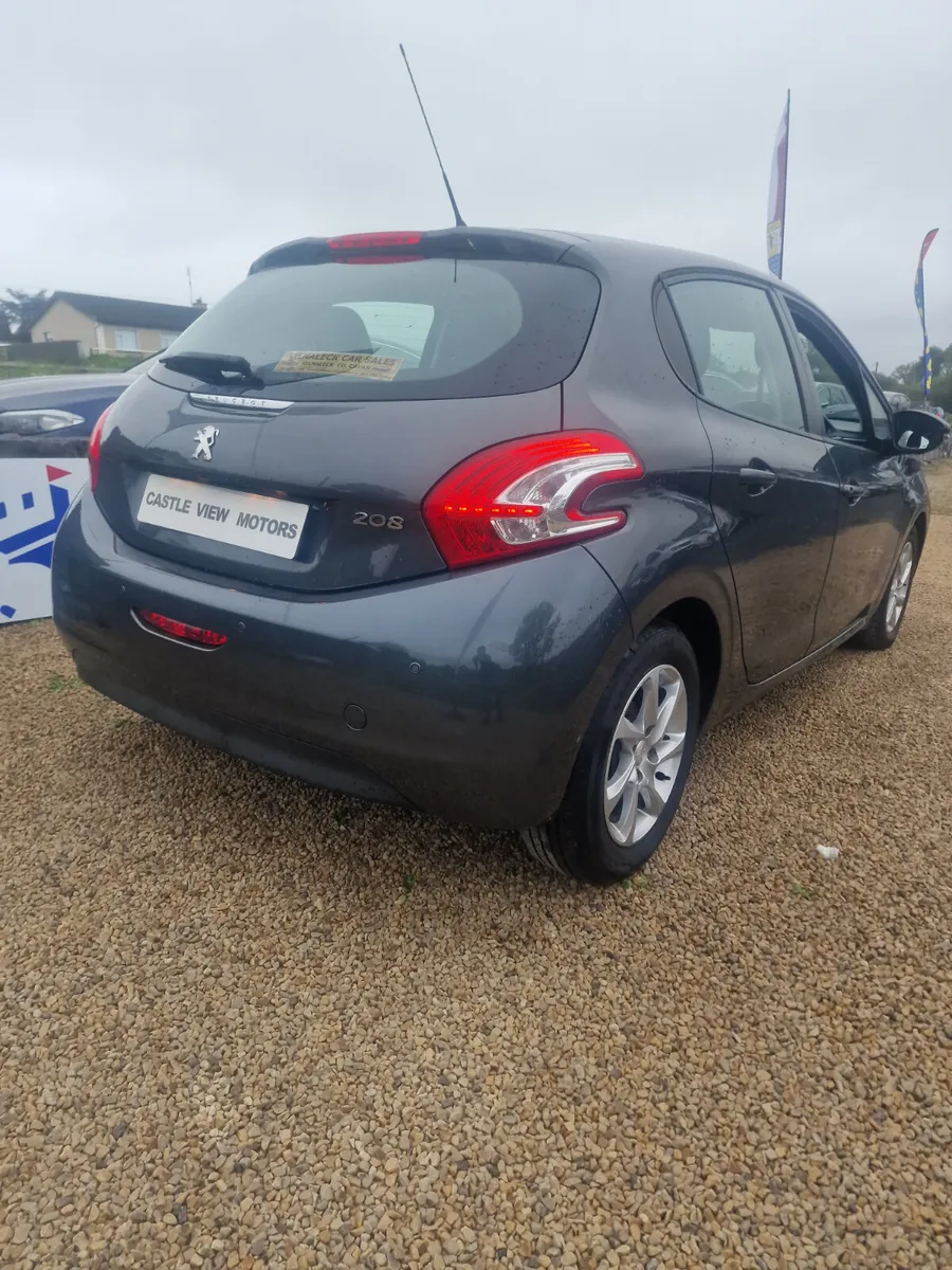 13 Peugeot 208 1.2 Petrol - Image 4