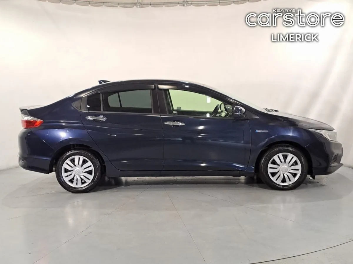 Honda Grace 1.5 PET Hybrid Auto  low Mileage - Image 2