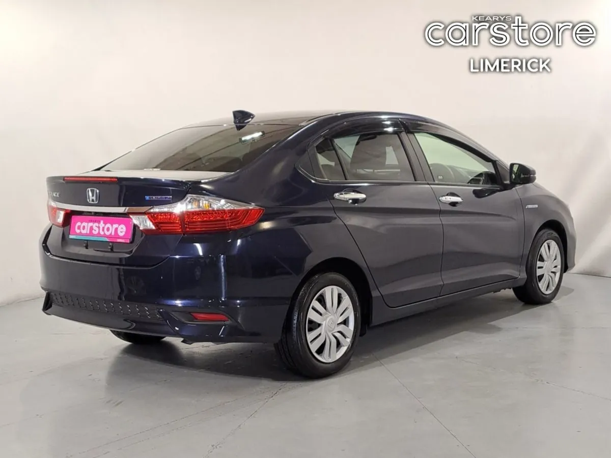 Honda Grace 1.5 PET Hybrid Auto  low Mileage - Image 3