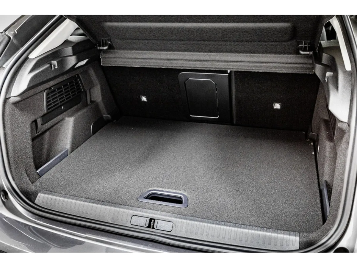 Citroen C4 MAX Hybrid Auto 145HP - Image 2