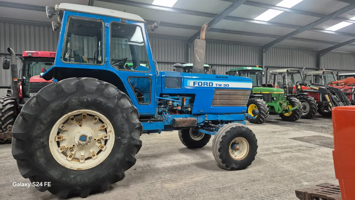 FORD TW30 2WD - Image 4