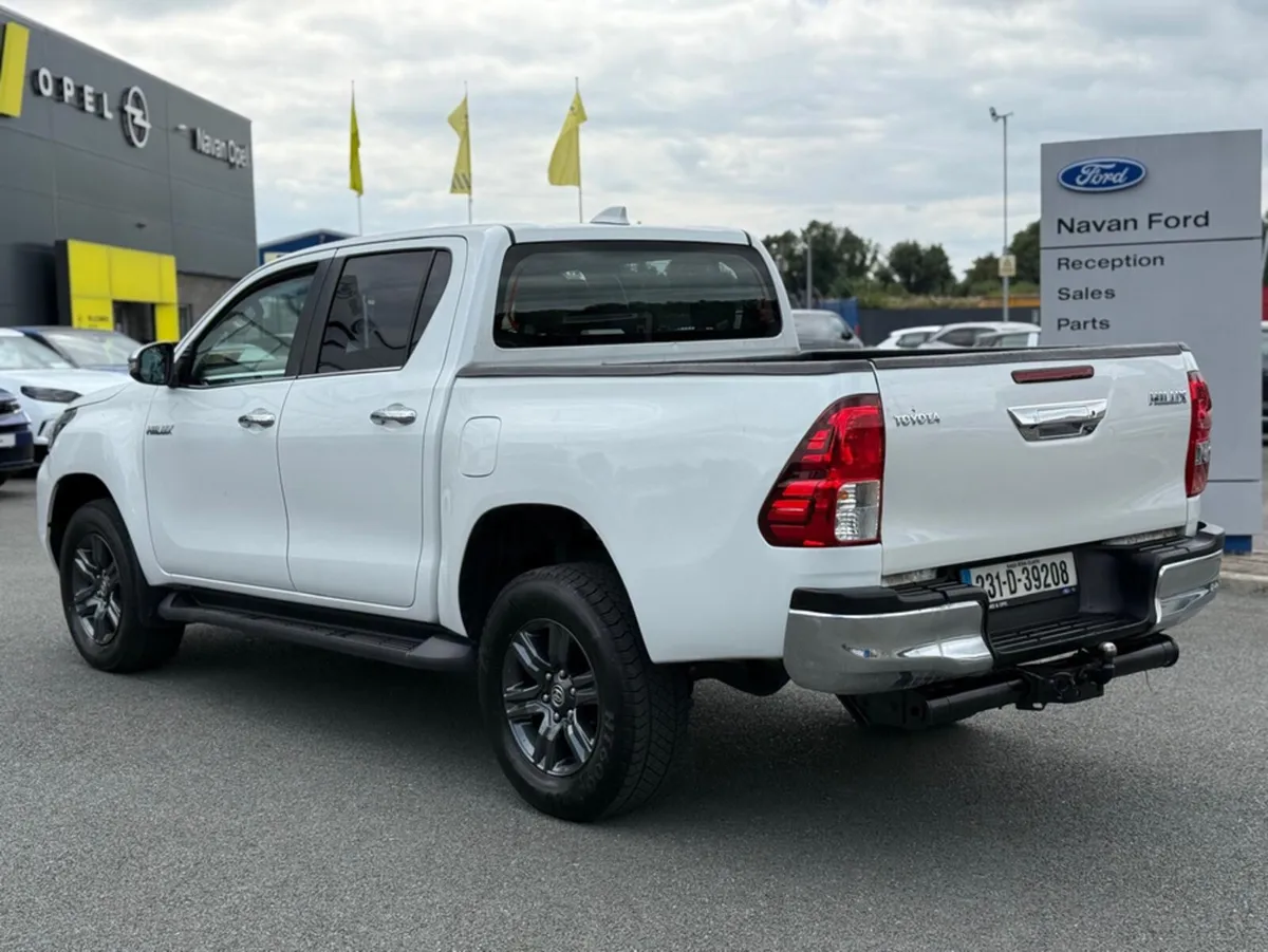 Toyota Hilux 2.8 SR5 AUTO - Image 4