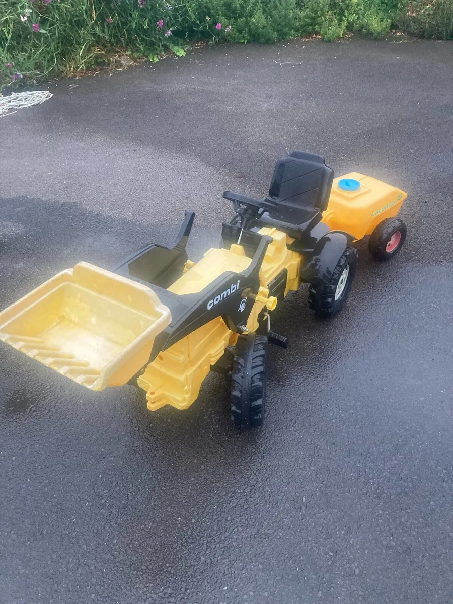 Ride On Toy Tractor, Trailer and Slurry Tank - Image 1