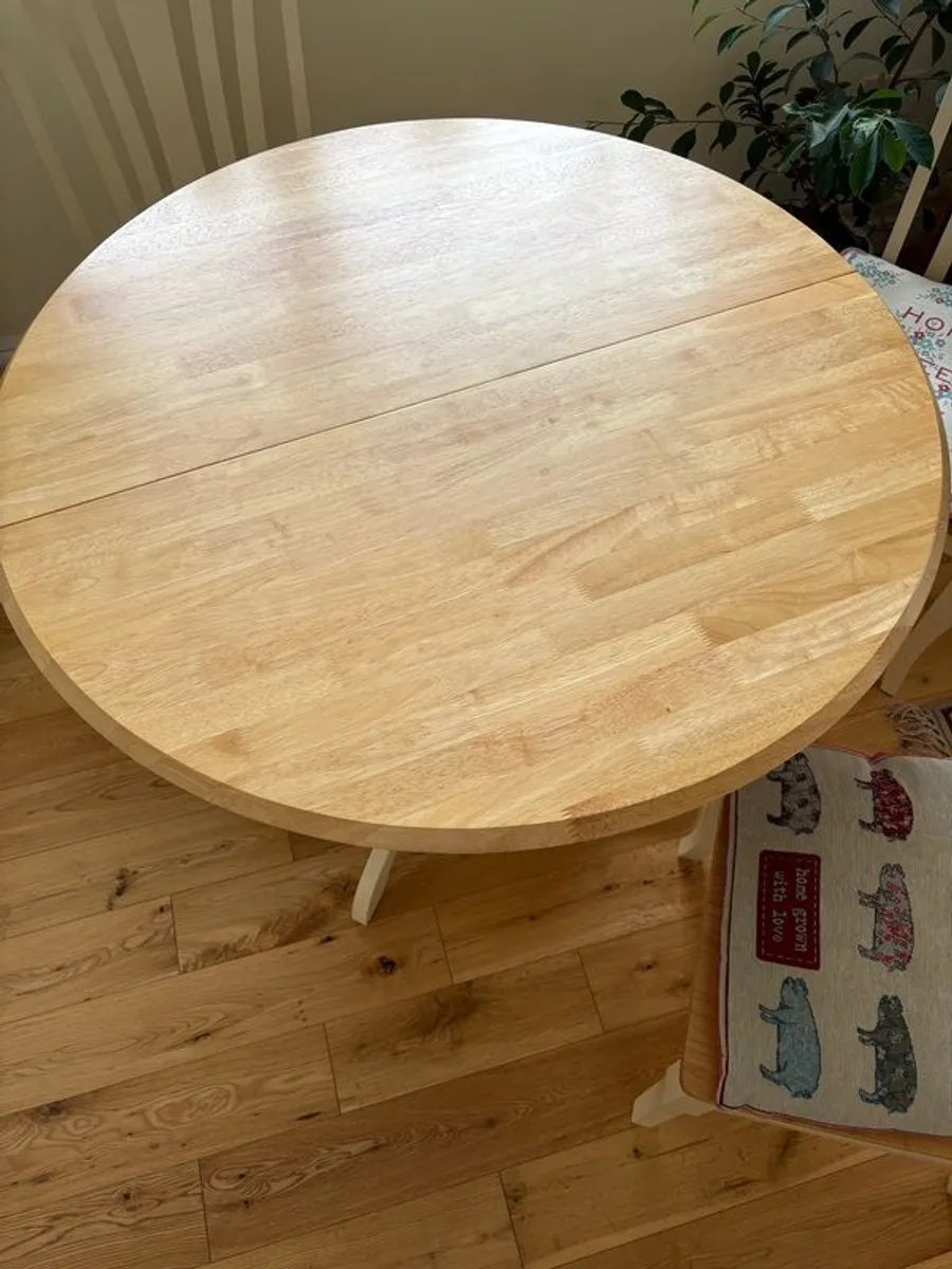 Dining table and 6 Chairs - Image 3
