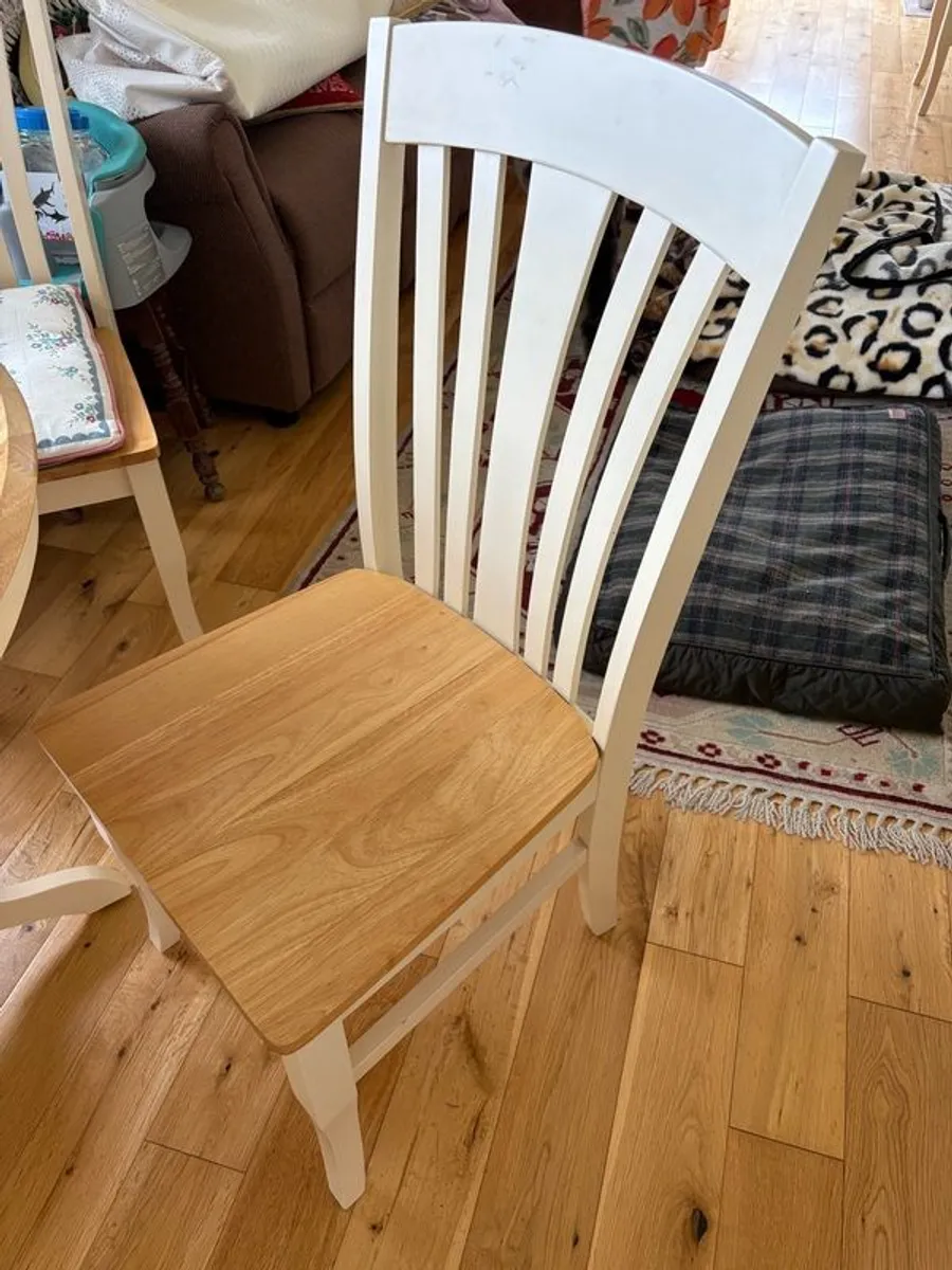 Dining table and 6 Chairs - Image 4
