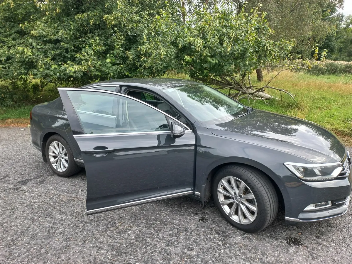 Volkswagen Passat 2016 - Image 2