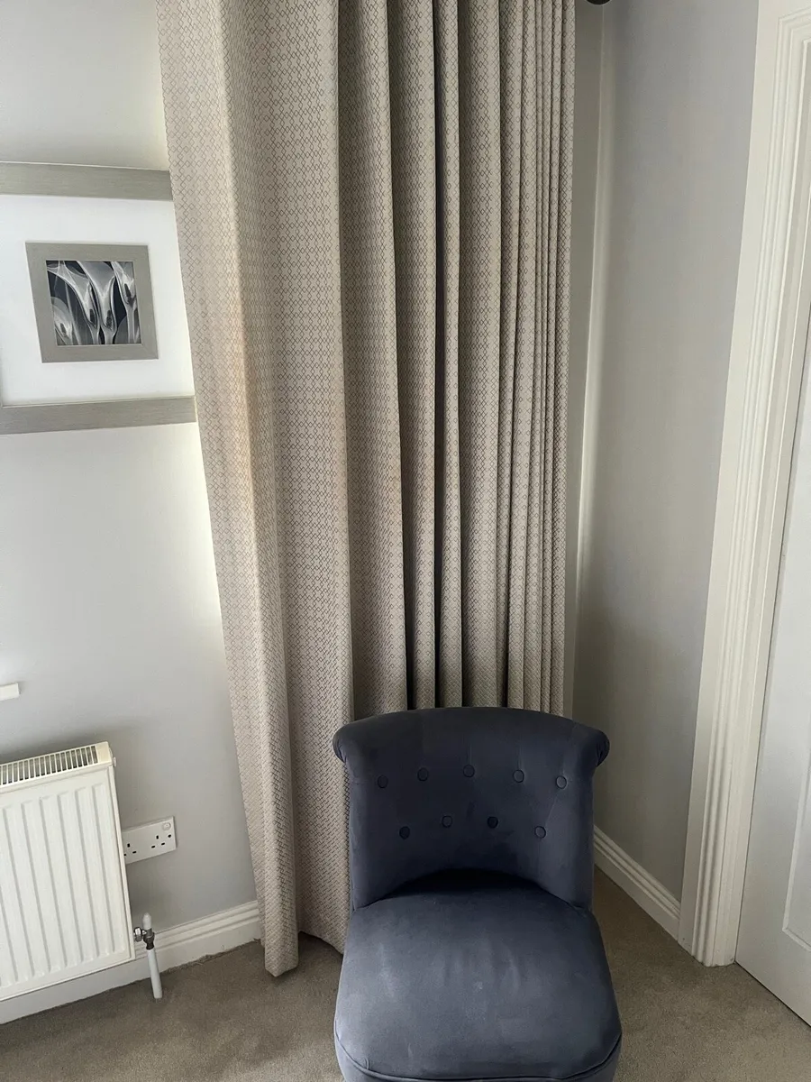 Curtains - Image 3
