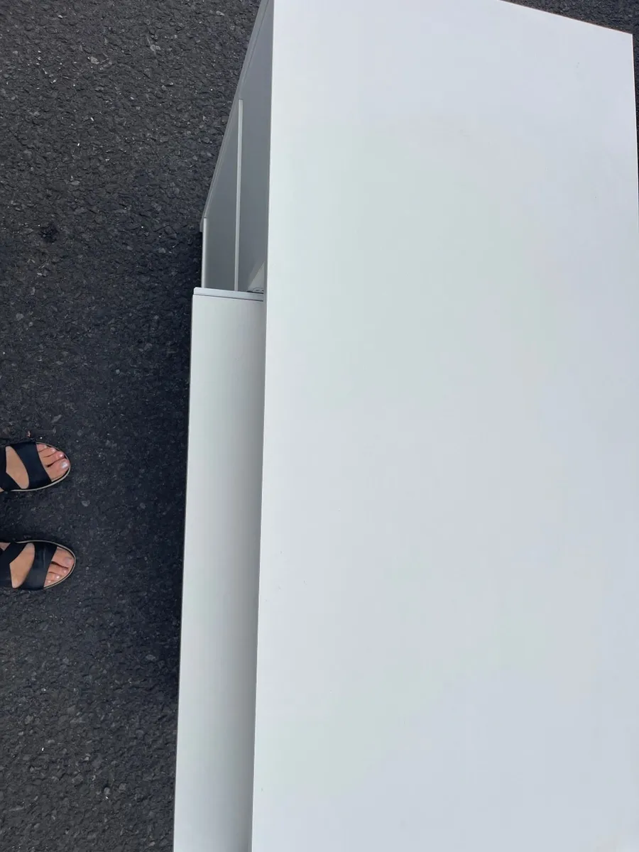 White desk - Image 4
