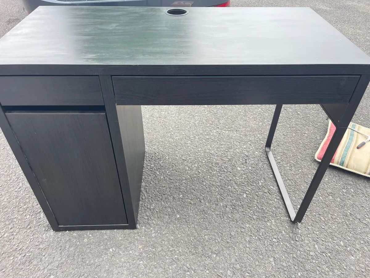 Black desk - Image 1