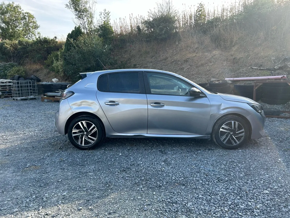 2023 Peugeot 208 - Image 2