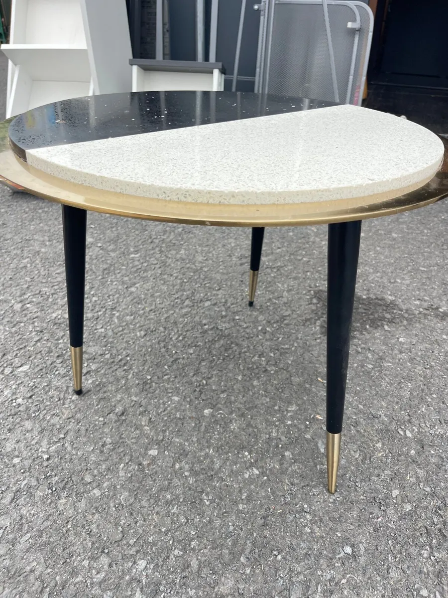 Marble table - Image 1