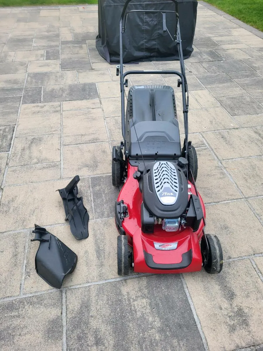 Castlegarden mower - Image 1