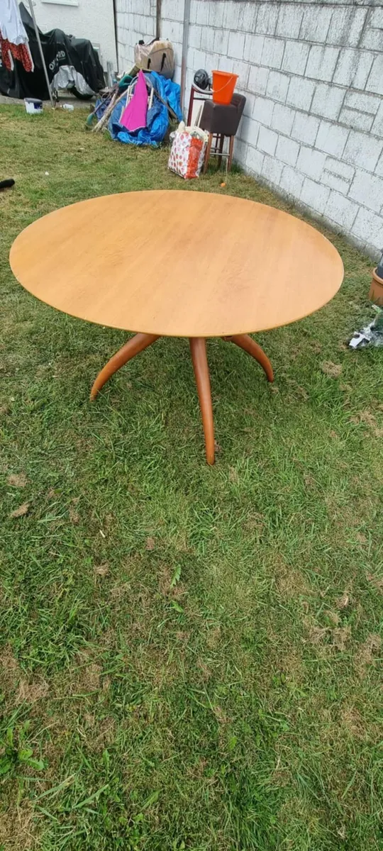 Large table - Image 1