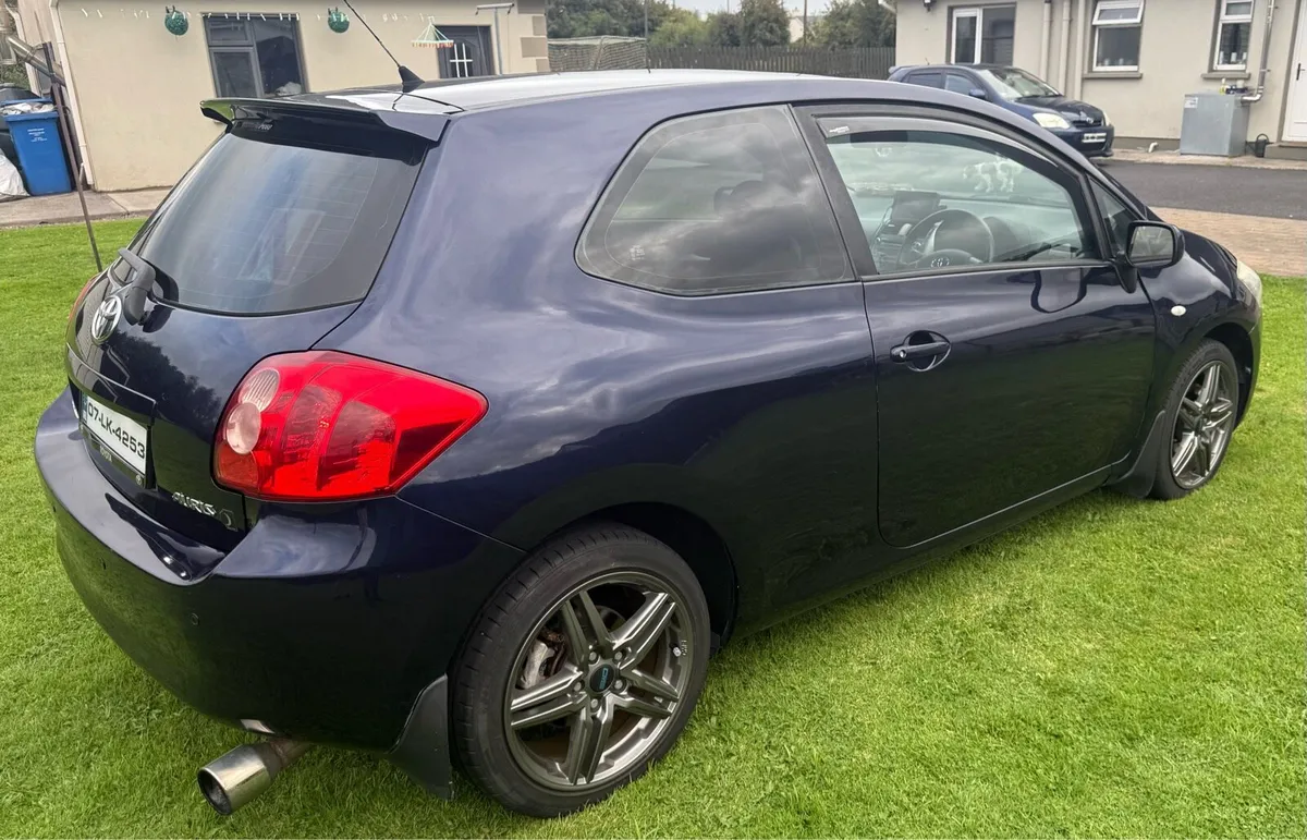 Car - Image 3