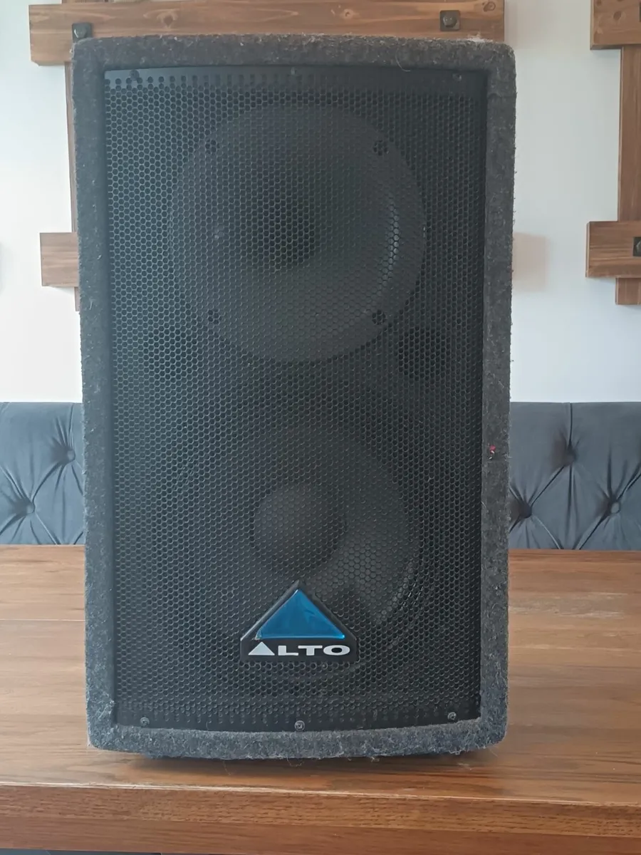 Alto Elvis active PA speakers - Image 1