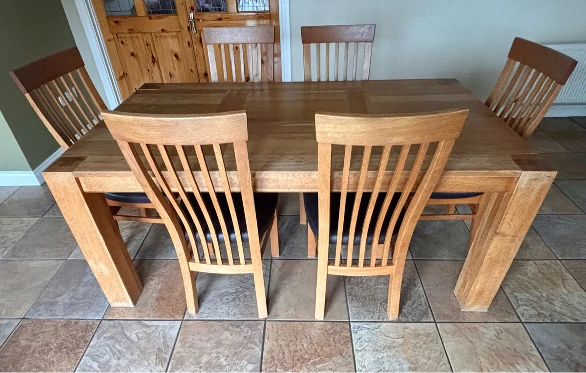 Solid Oak dinning room table and chairs - Image 3