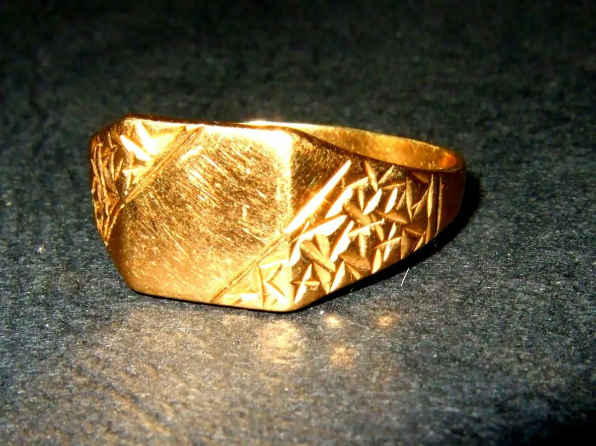 Vintage Hallmarked 9ct Gold Gents Signet Ring - Image 2