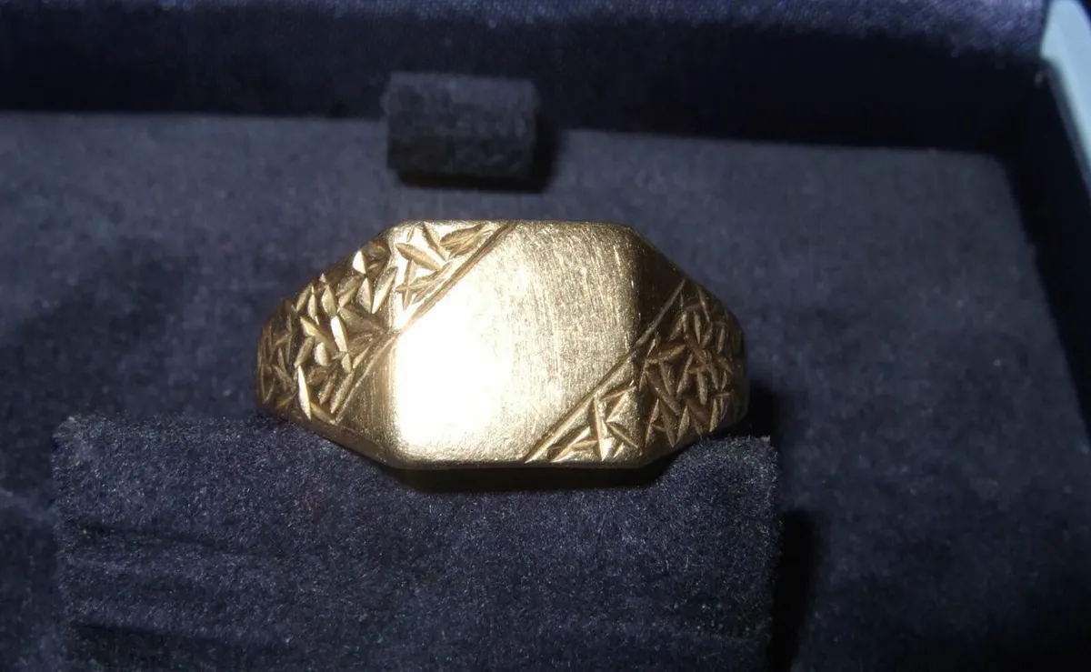 Vintage Hallmarked 9ct Gold Gents Signet Ring - Image 3