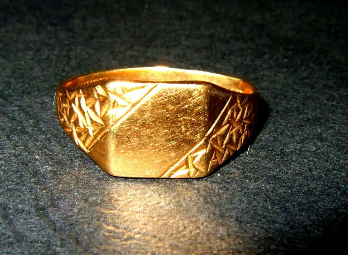 Vintage Hallmarked 9ct Gold Gents Signet Ring - Image 1