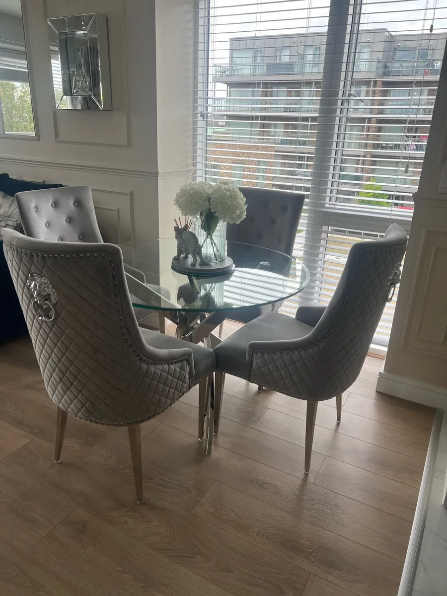 Chairs for sale - Image 3