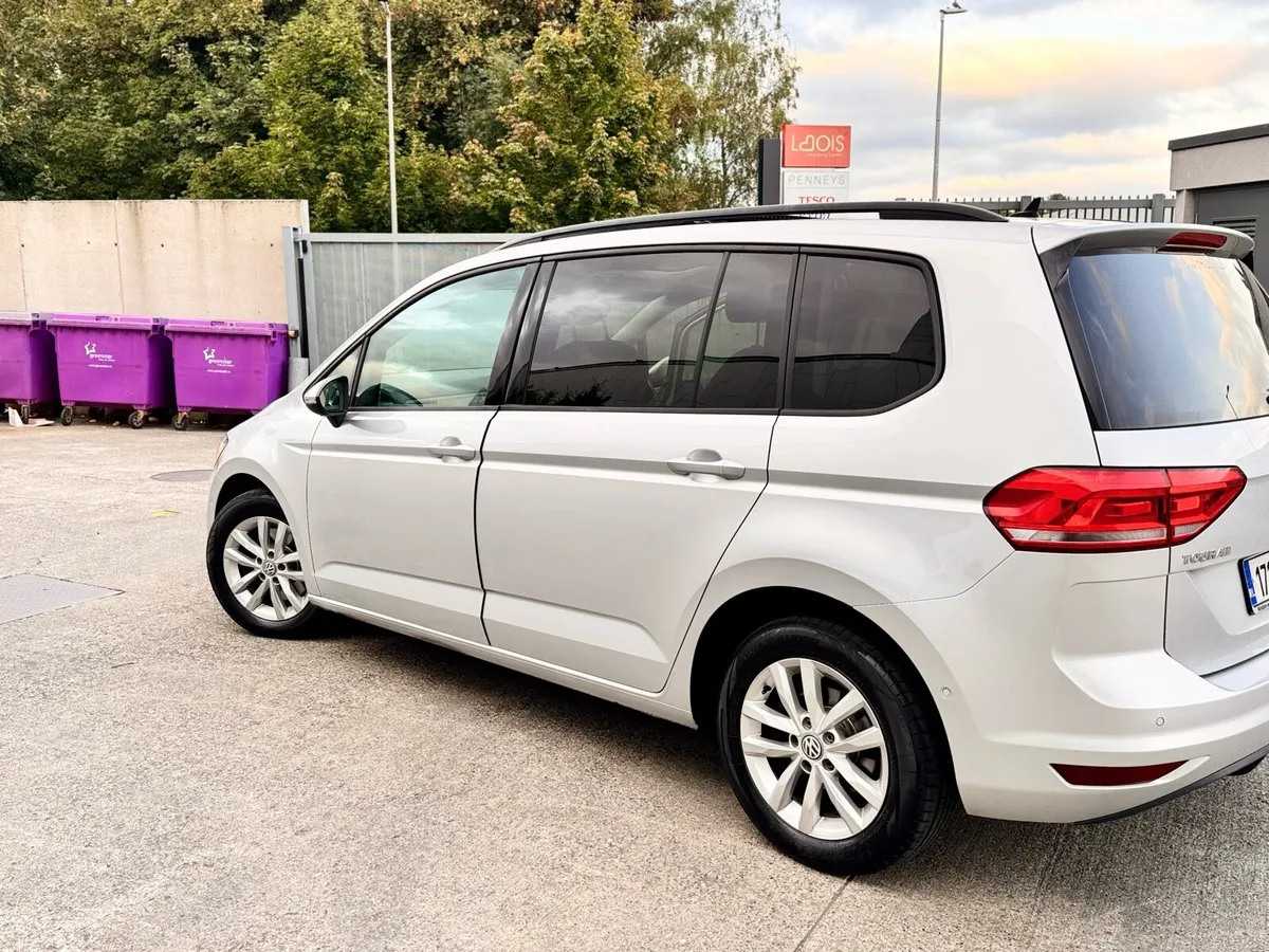 Volkswagen touran - Image 1