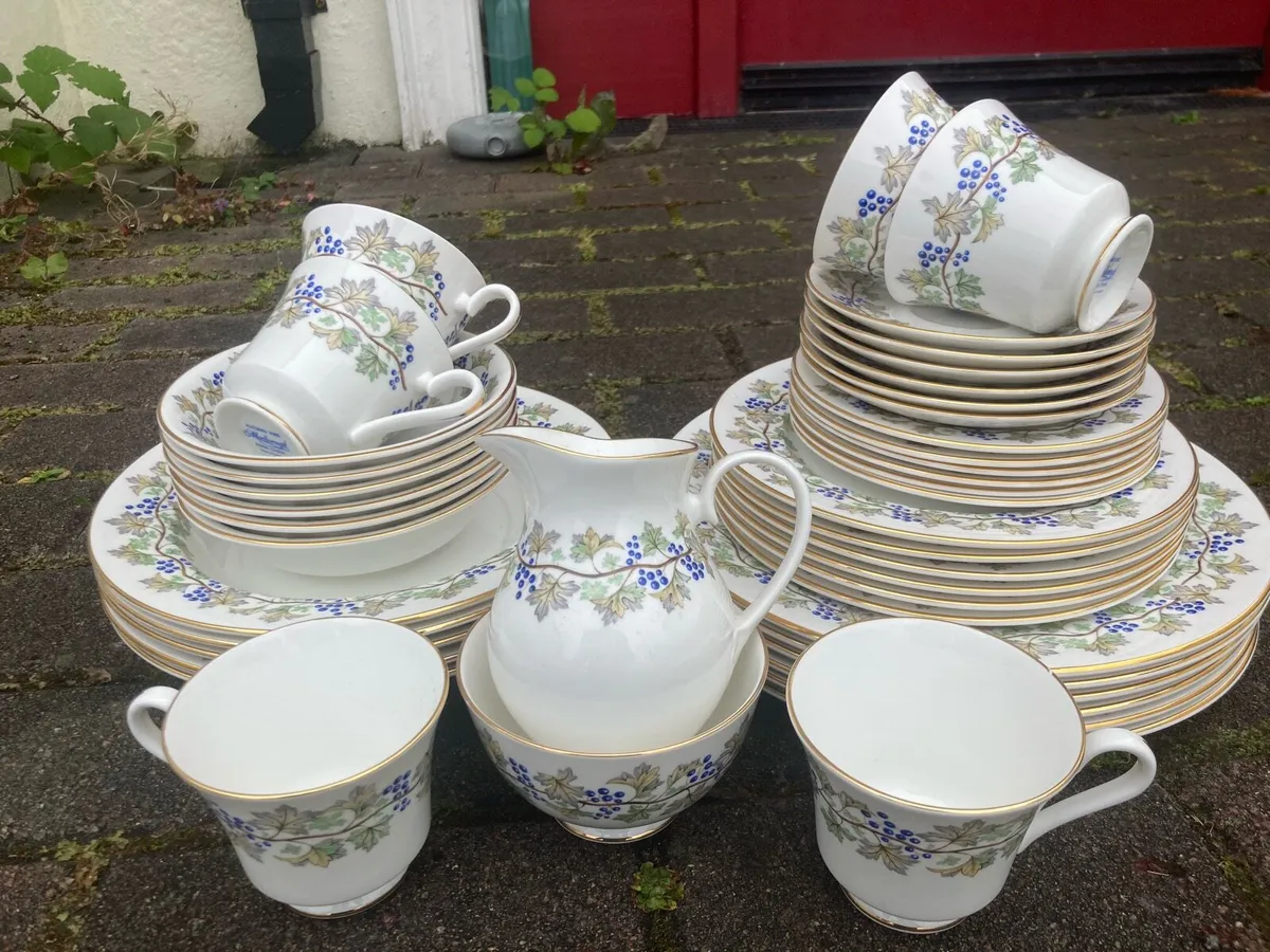Marlborough vintage dinner set fine bone china - Image 1