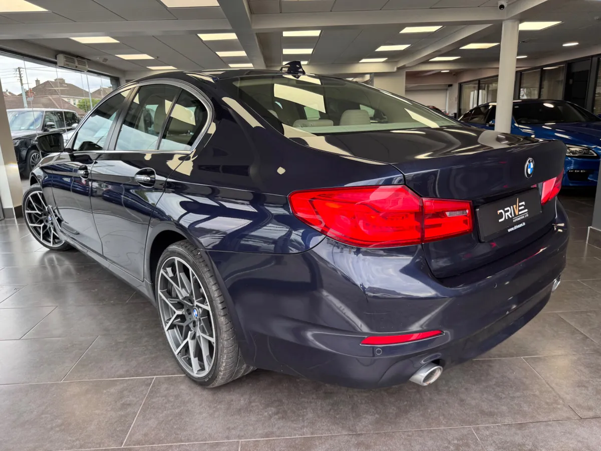 BMW 5-Series 2017 520d Luxury - Image 2