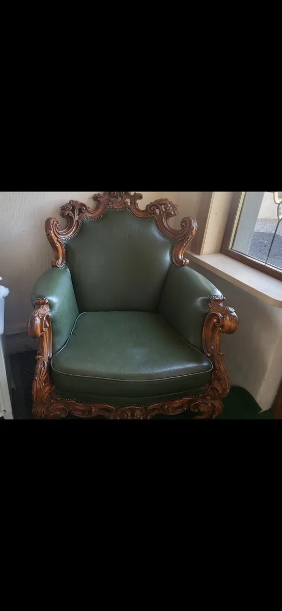 Carved oak leather 3 piece suite - Image 1