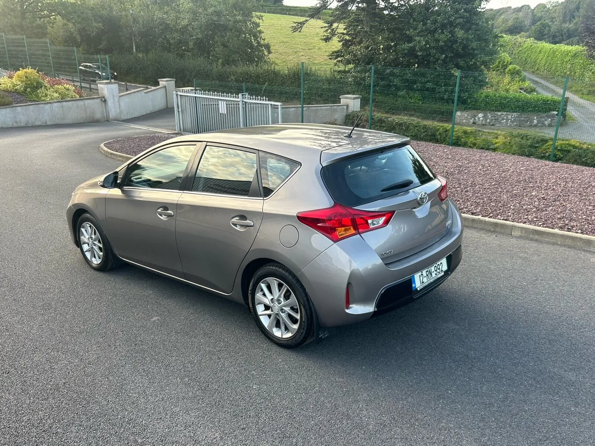2012 TOYOTA AURIS 1.4 diesel. Low kilometers - Image 2