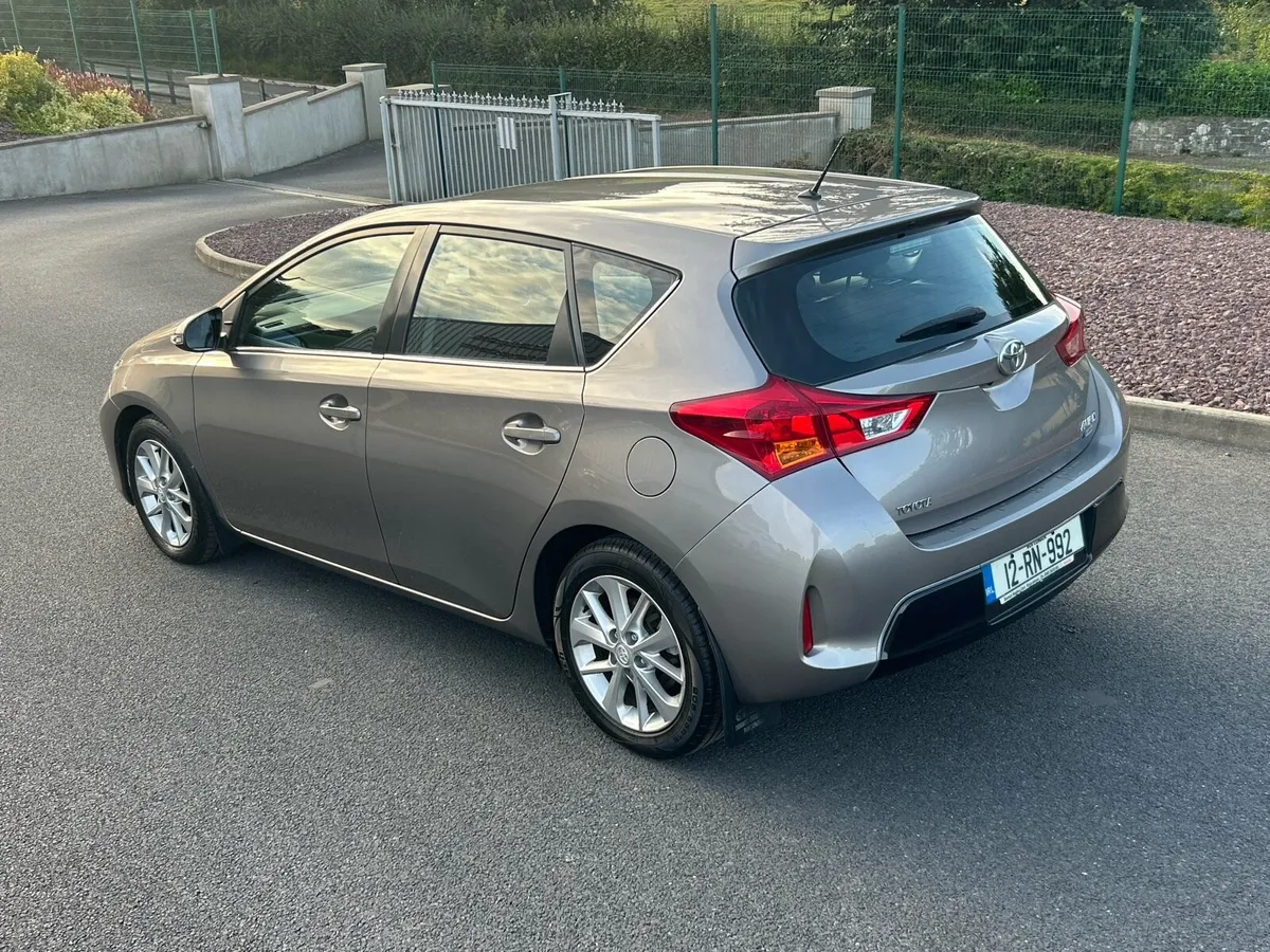 2012 TOYOTA AURIS 1.4 diesel. Low kilometers - Image 3
