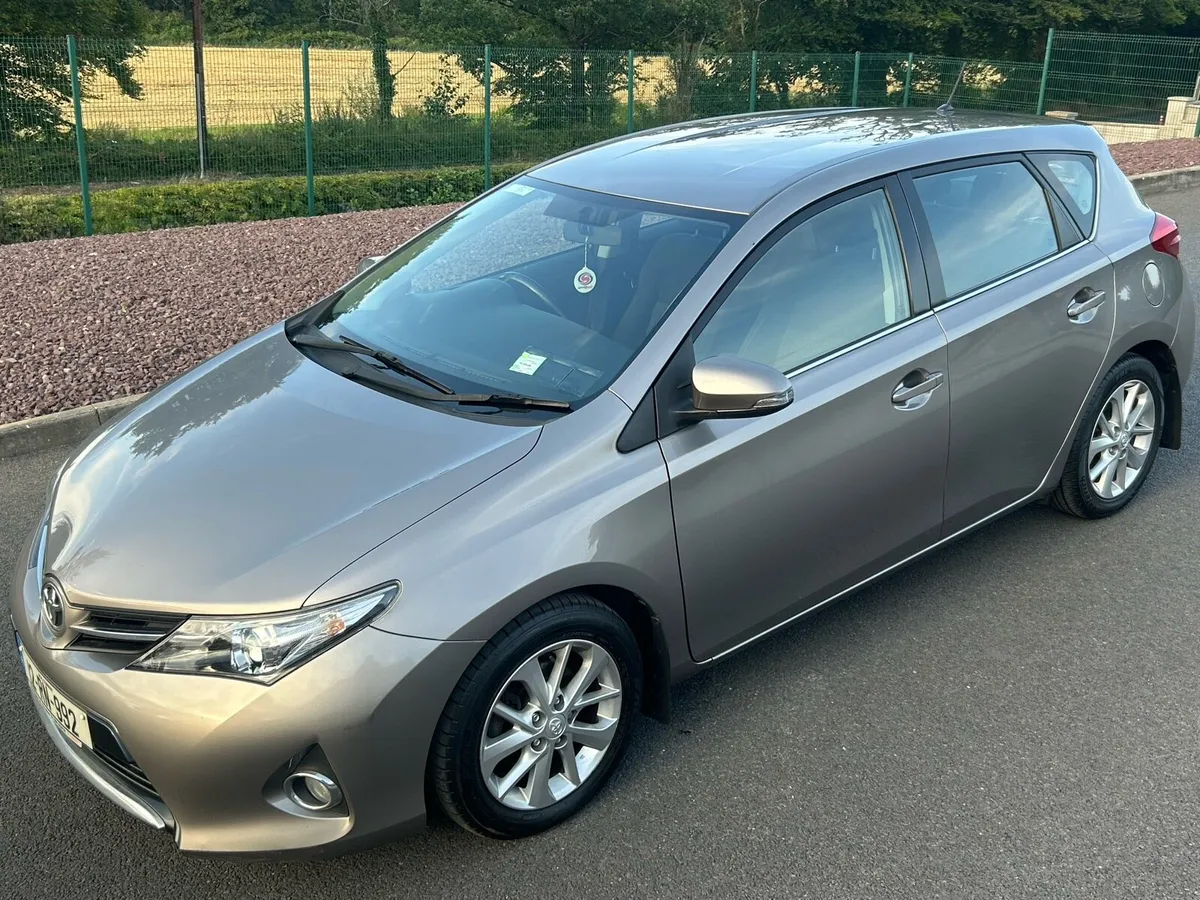 2012 TOYOTA AURIS 1.4 diesel. Low kilometers - Image 4