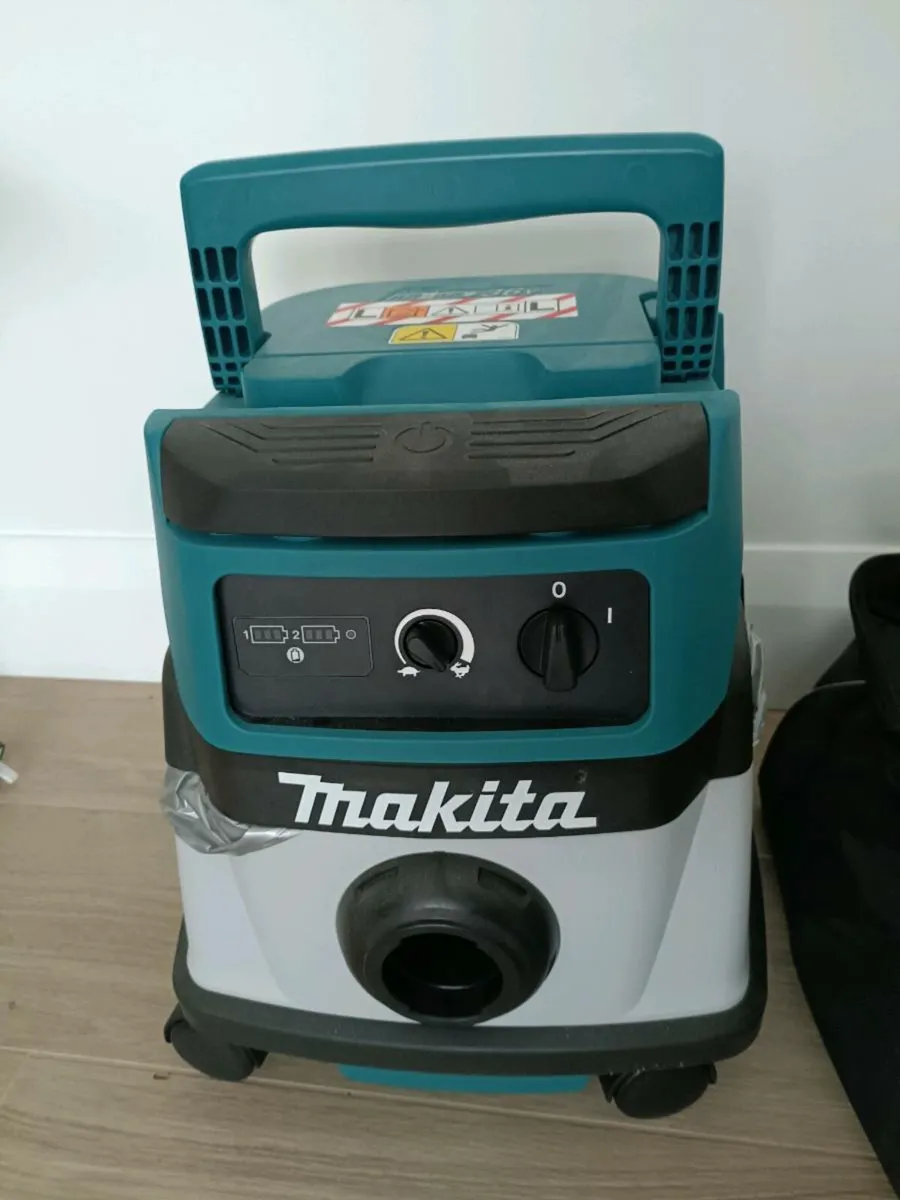 Makita Wet & Dry Vac, Chord Or Battery - Image 1