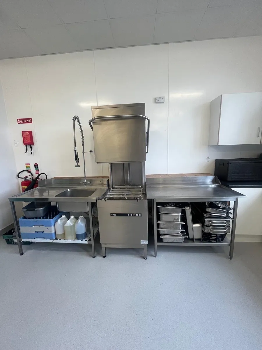 Commercial kitchen - Image 1