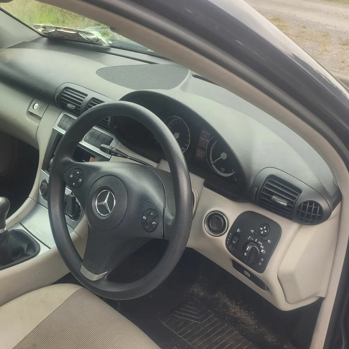 Mercedes-Benz C-Class 2009 - Image 2