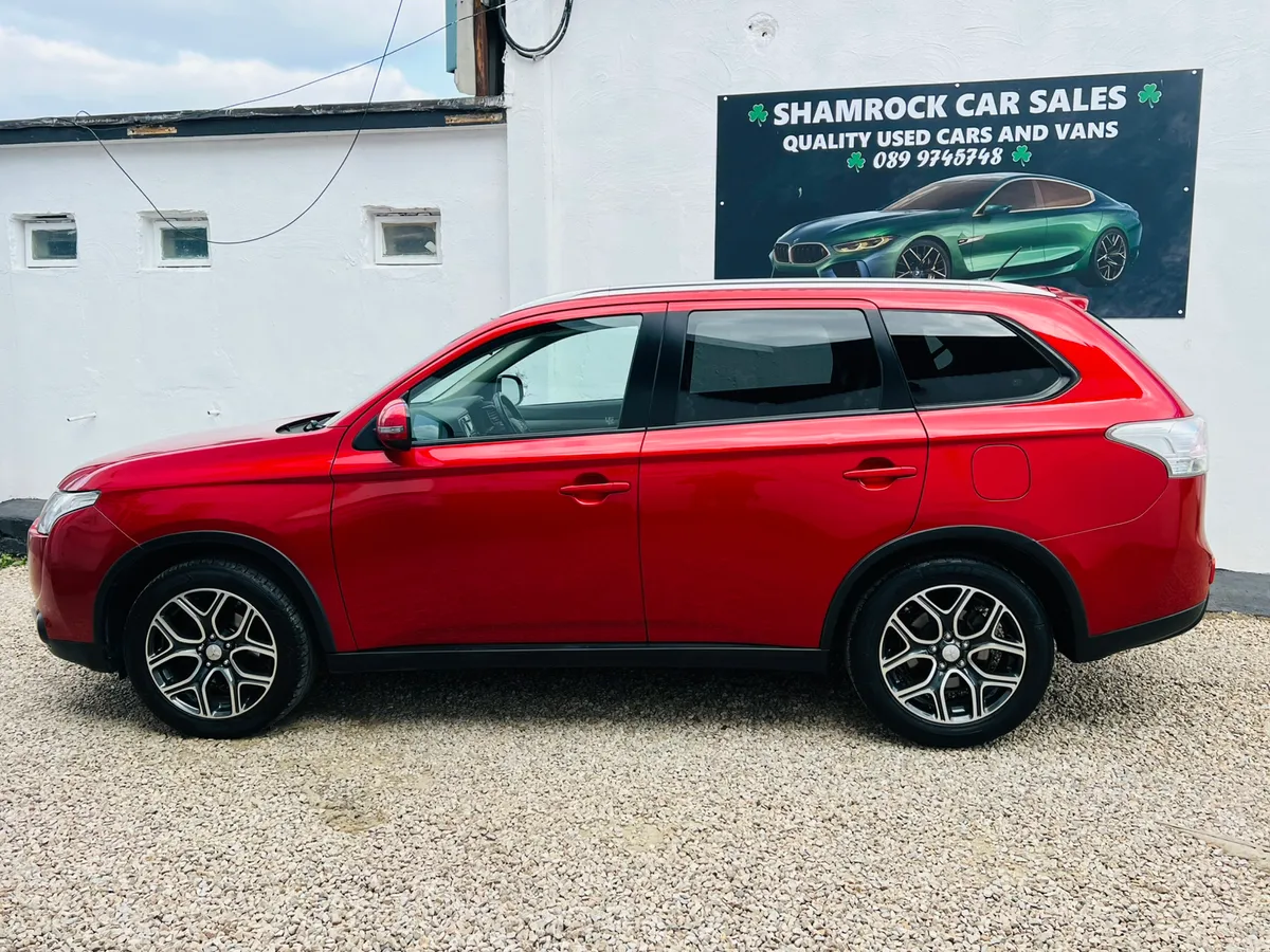 2015 Mitsubishi Outlander 7 seater 4x4 - Image 2