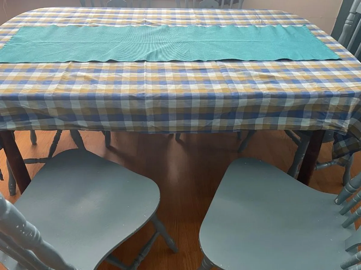 Solid wood dining table + 6 Chairs - Image 1