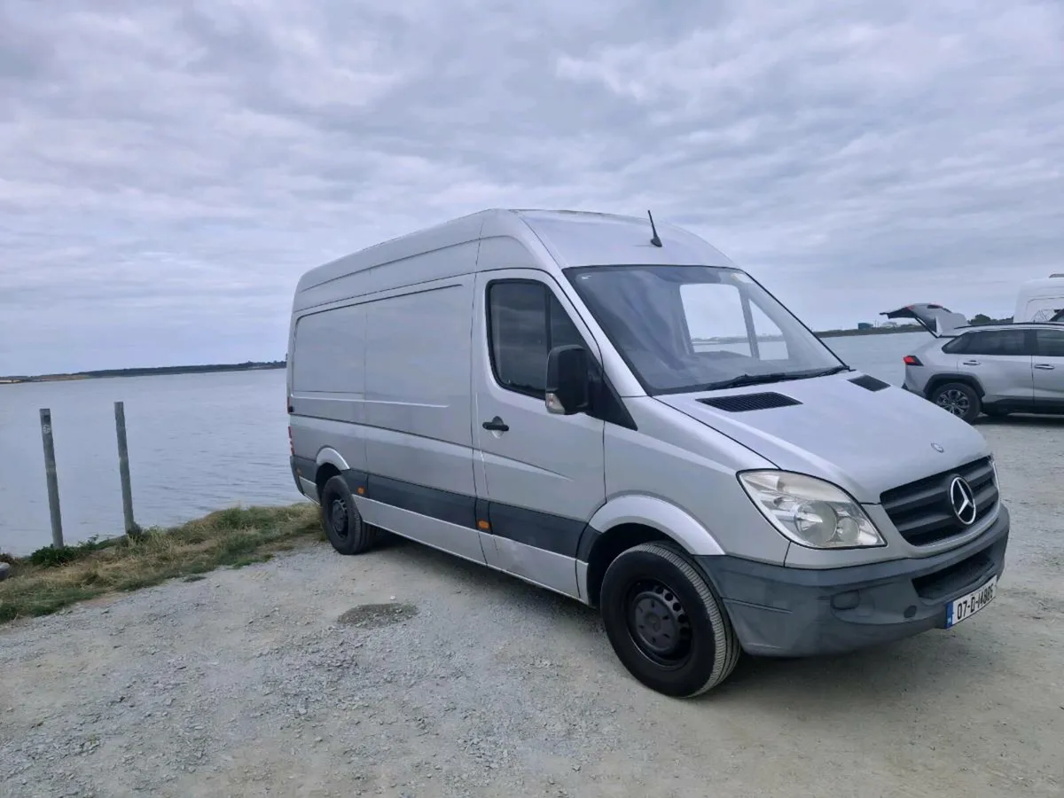 Mercedes Sprinter Camper - Image 2