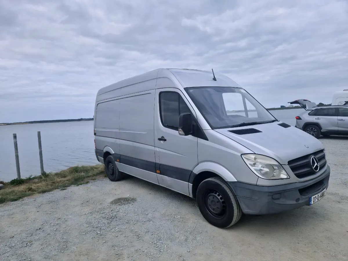 Mercedes Sprinter Camper - Image 4