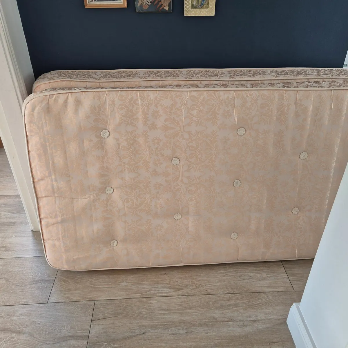 Bed and mattress - Image 3