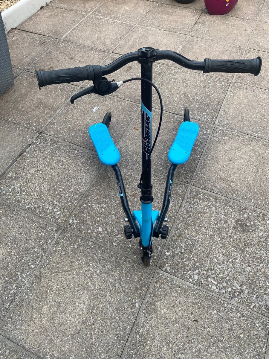 2 Scooters - Image 4