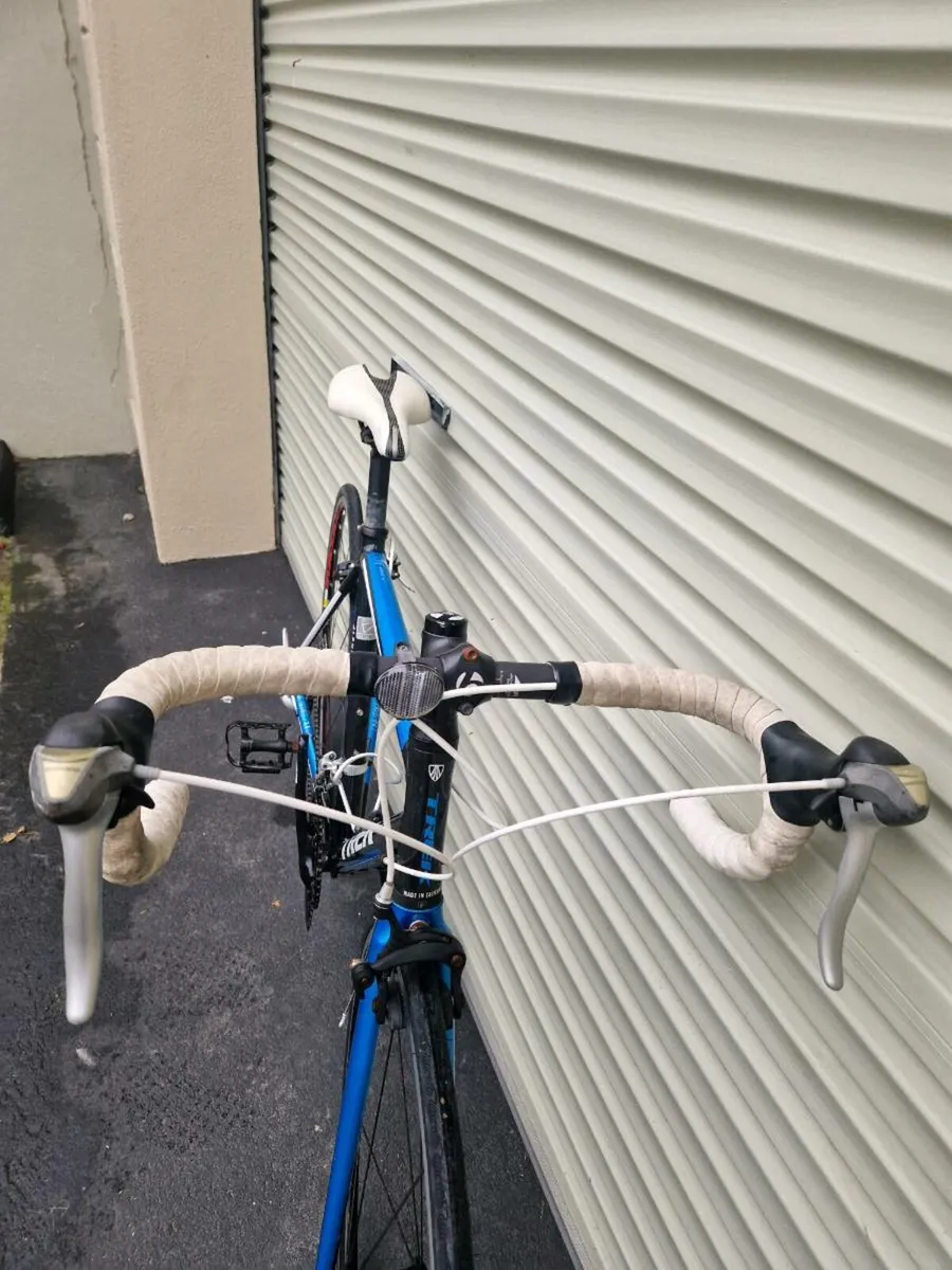 Trek alfa 1.1 size 54 medium , mavic wheels - Image 4