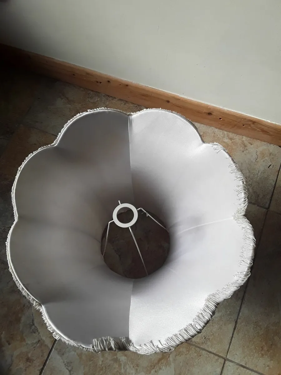 New condition vintage lampshade - Image 2