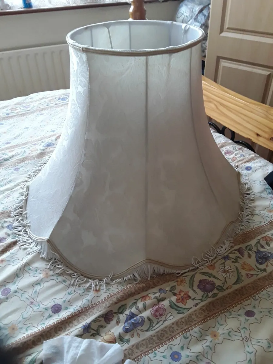 New condition vintage lampshade - Image 3