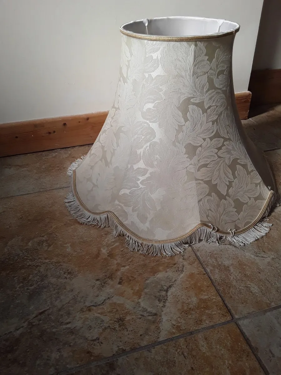 New condition vintage lampshade - Image 1
