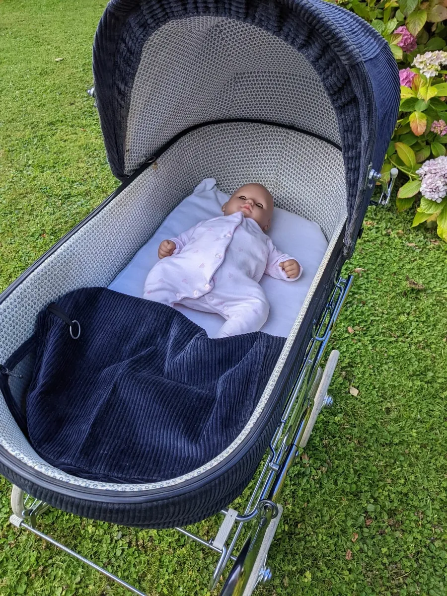Vintage Pram - Image 3