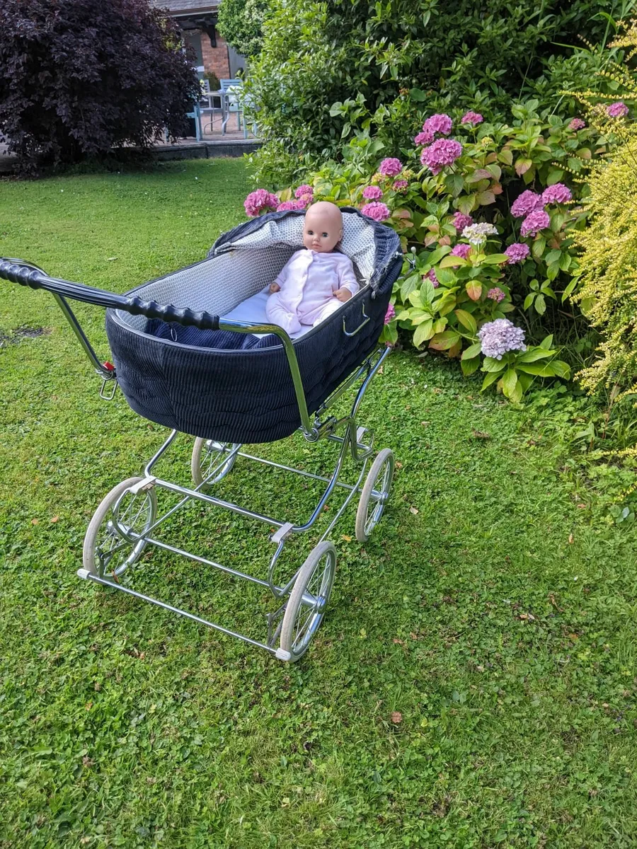 Vintage Pram - Image 4