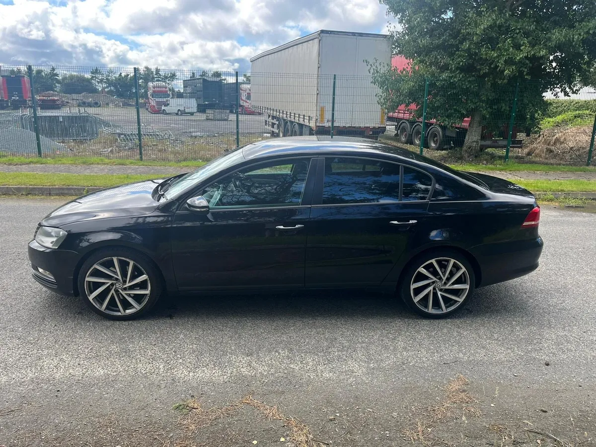 Volkswagen Passat - Image 2