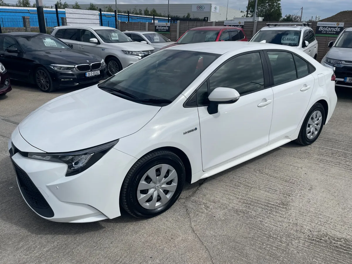 192 Toyota Corolla Hybrid 1.8 Automatic Saloon 4dr - Image 4