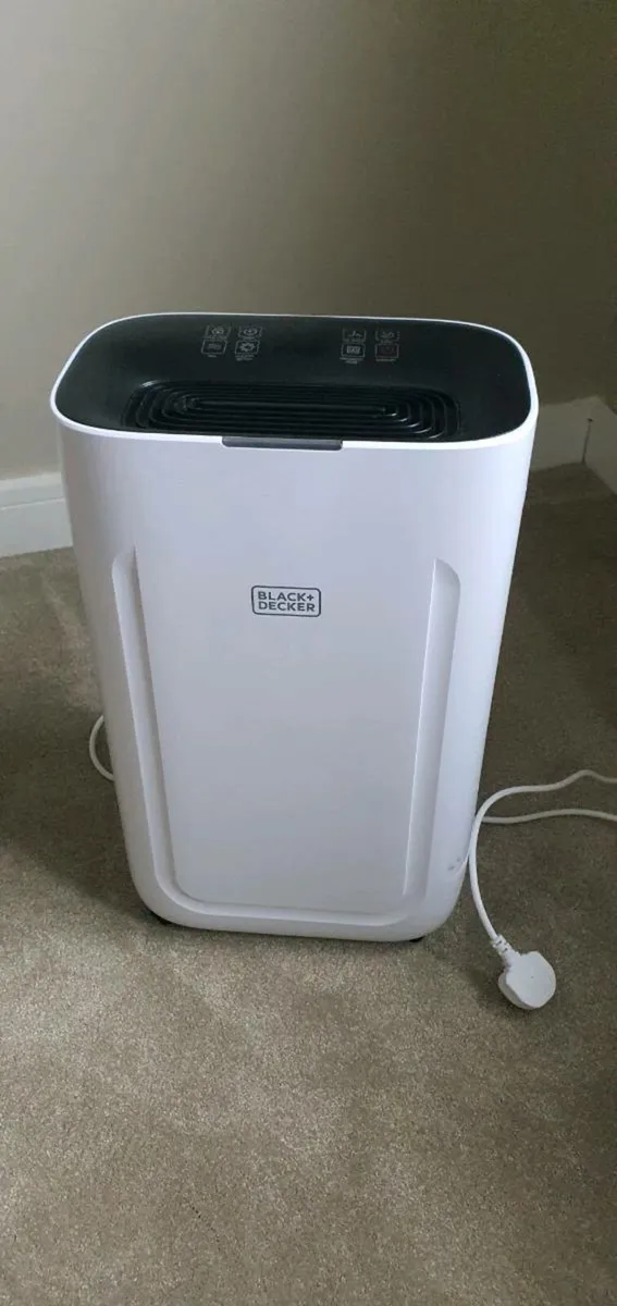 Black & Decker 20L Dehumidifier - Image 1
