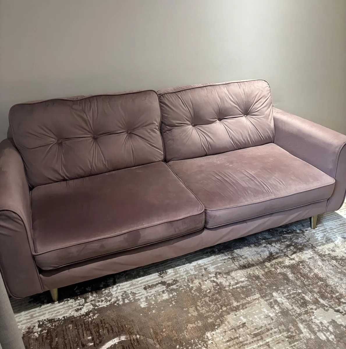 Pink velvet sofa - Image 3